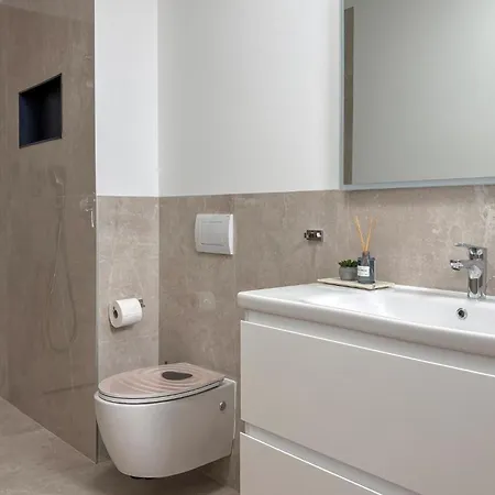 بيت للعطل Pet Friendly In *